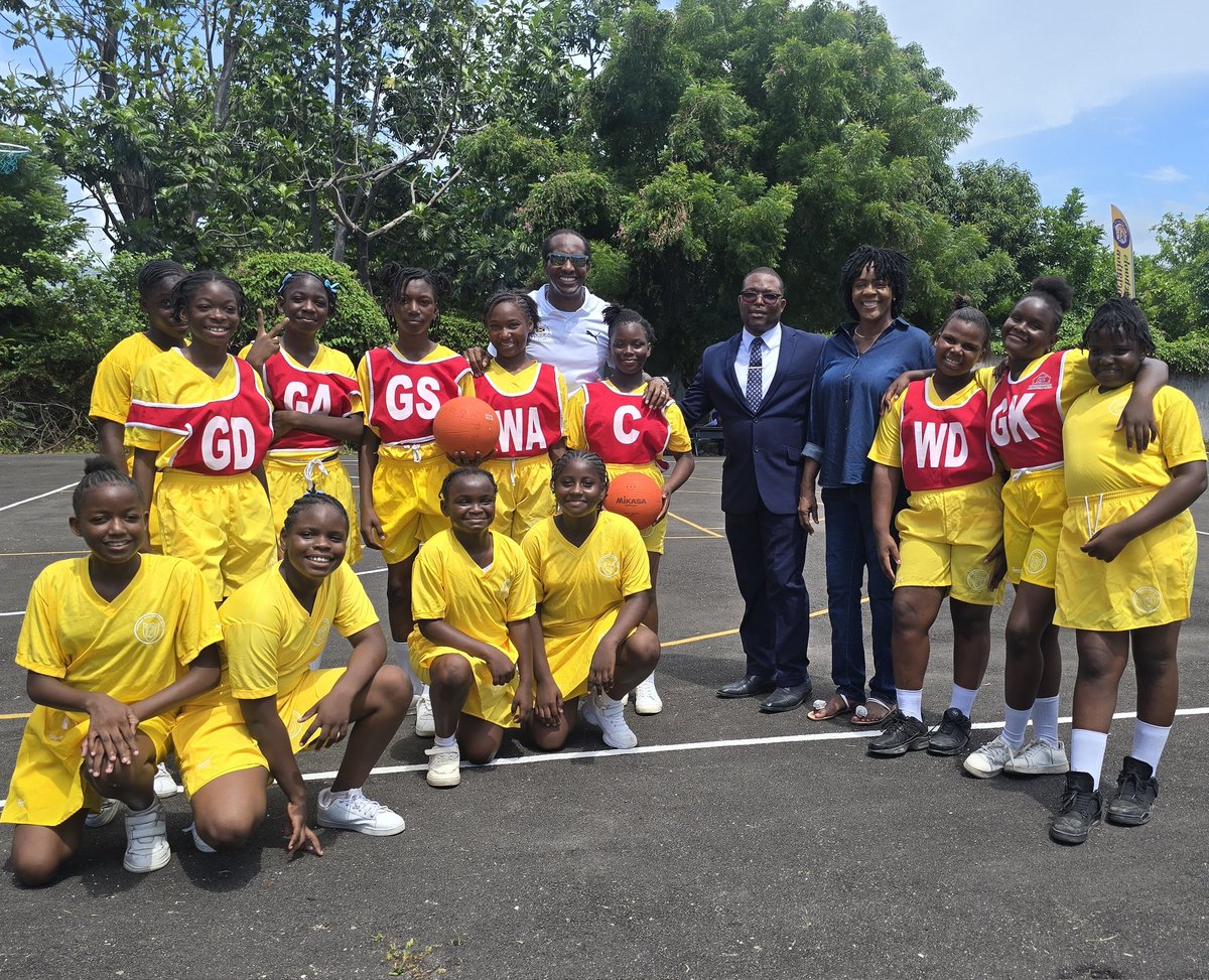 terrelonge2016's tweet photo. From vision to reality. Developing #sports infrastructure in our schools and empowering our student athletes! Wishing our Gpark All-Starz much success in this regional competition! It makes a difference who represents the people π―π² π― #strongwithTerrelonge #Portmore #Jamaica https://t.co/HXLlSI0f16