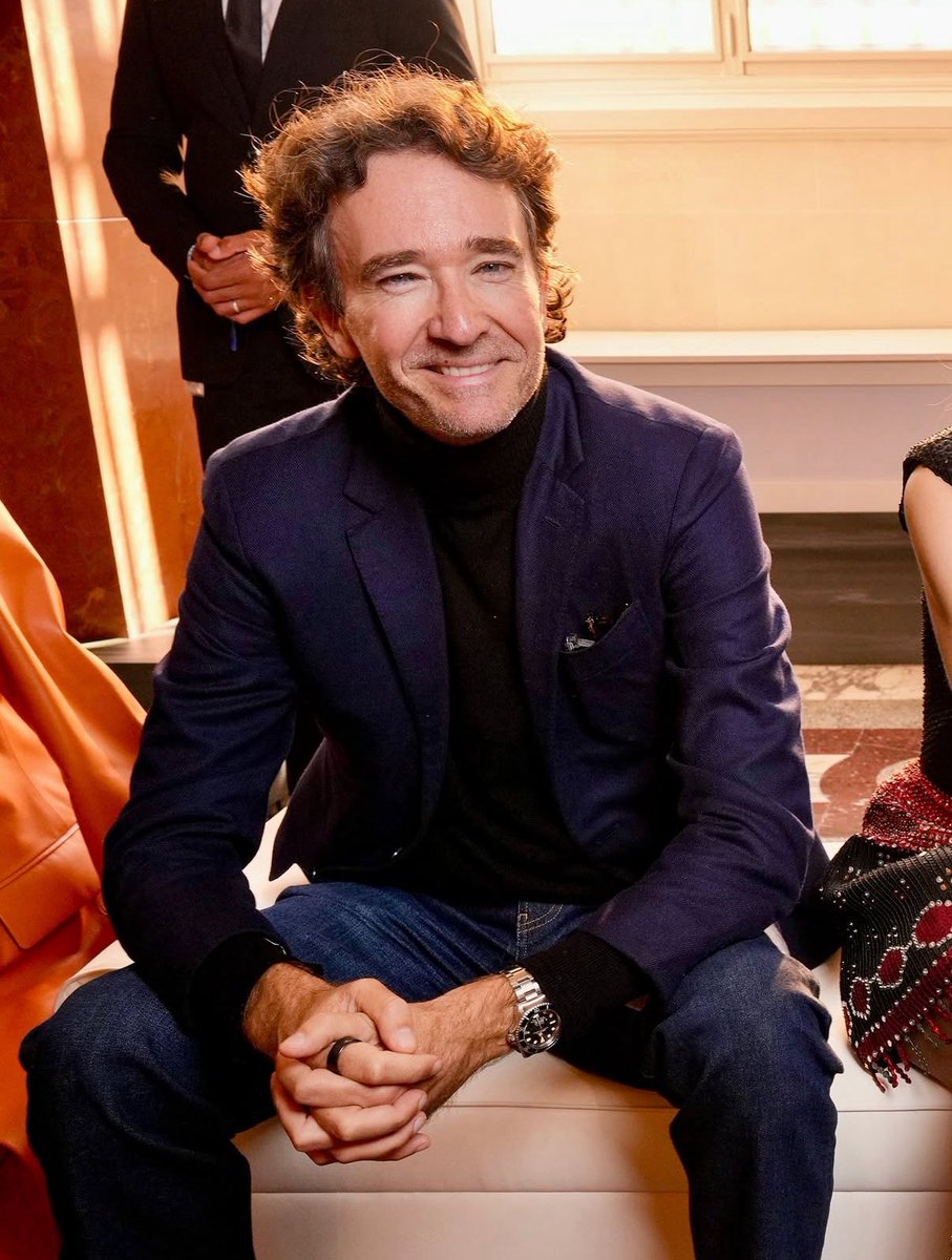 Antoine Arnault shows you how to convincingly wear denim with a sport coat.  But will you listen?, image size:907x1200