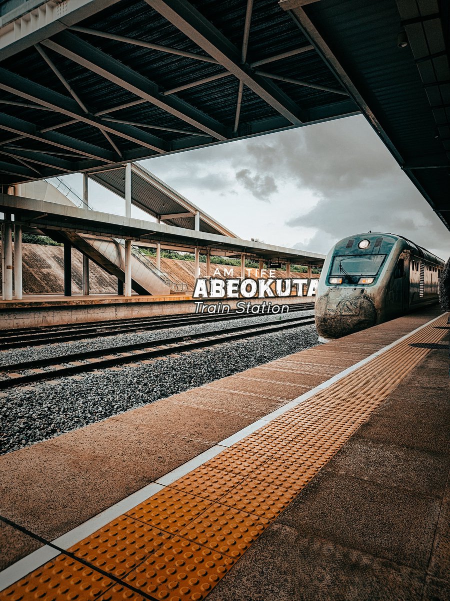I_am_Tife's tweet photo. Still uncovering the beauty of this city. Took this moment at Abeokuta train station… 📸 - @I_am_Tife
Ever been there?
🔁Retweet if a train ride is  on your list! https://t.co/eDhgG0RxPH
