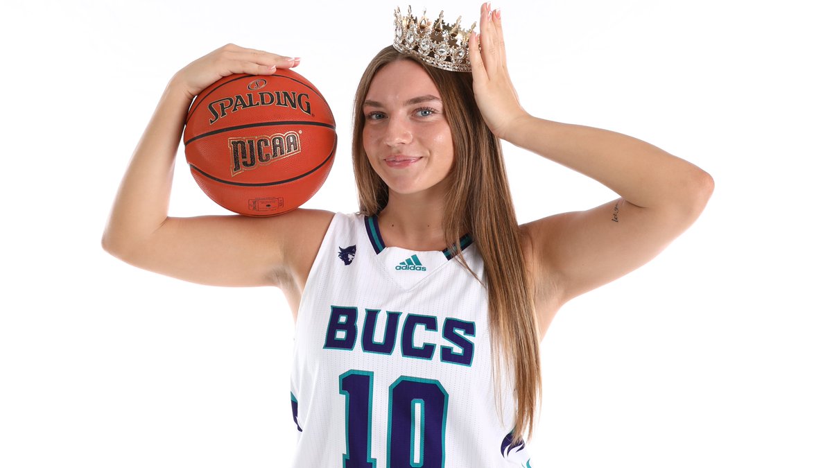 FSWBucs's tweet image. The Bucs had their first official practices of the 2025-2026 season on Wednesday and were in the studio for some Media Day pics. Check out some of the 📸 courtesy of Stacy Toeniskoetter!