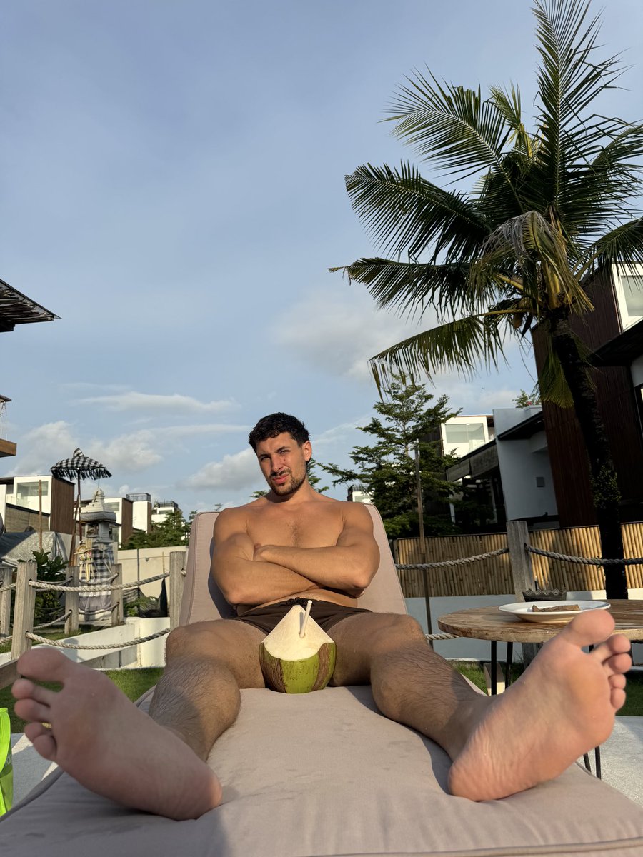 FindomBryan's tweet image. Who wants a sip? 😏💦