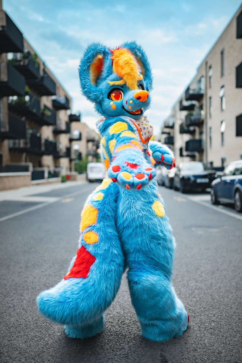 Come, take my paw!

📸: <a href="/furry_atila/">Atila 🔜 Folsom Berlin</a> #FursuitFriday