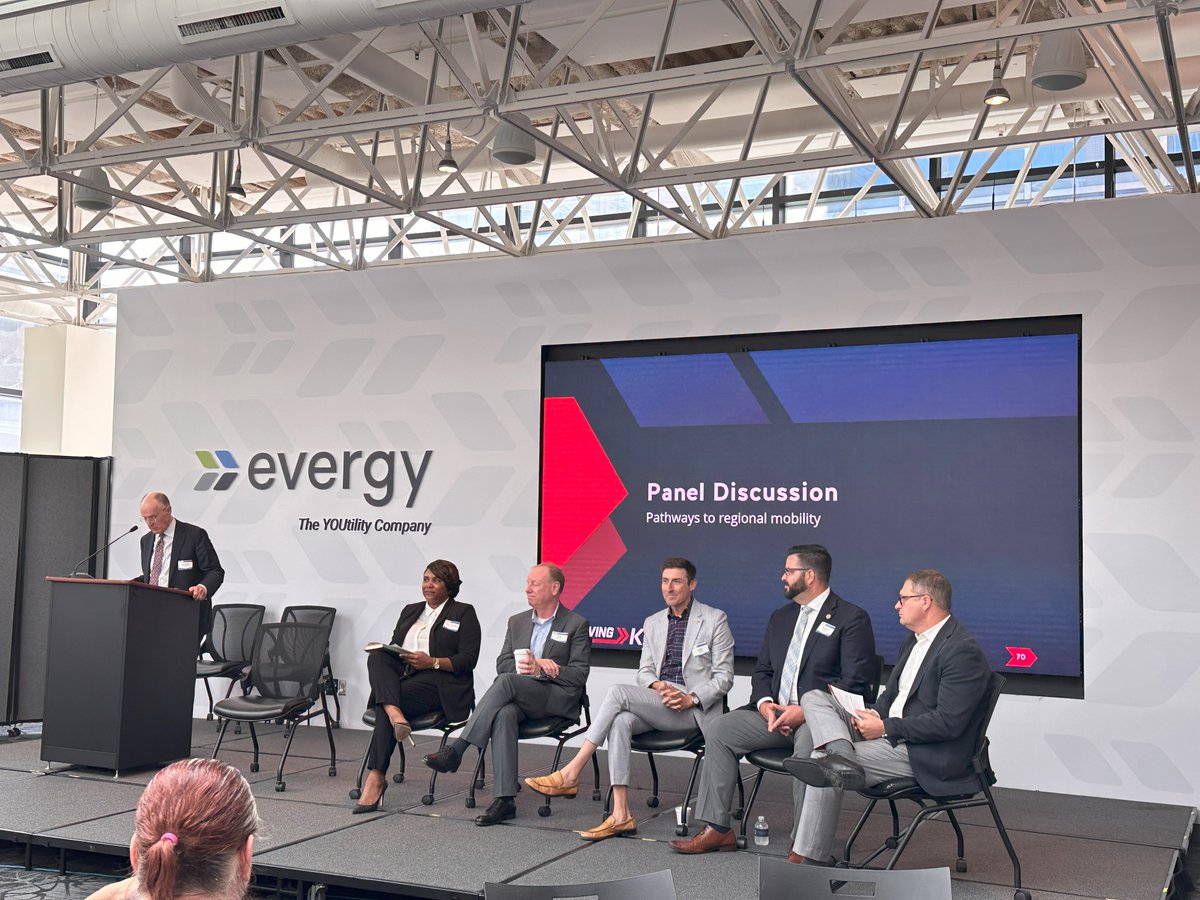RideKCTransit's tweet photo. Productive #transit conversations are rolling at the #MovingKC Summit!
@MARCKCMetro's David Warm led a panel with regional leaders on improving access to jobs, healthcare & services -- and the role of #publictransportation in building a connected, equitable community. https://t.co/UxHdSauan2