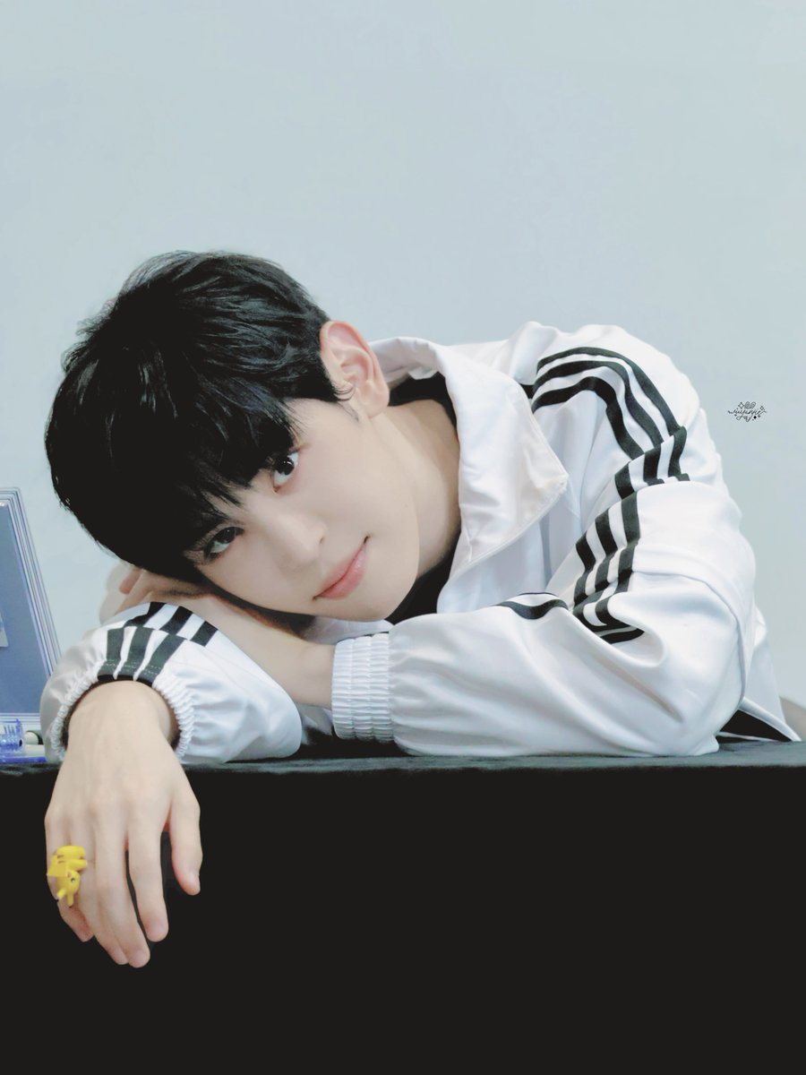 20251003

#나우즈 #NOWZ
#현빈 #HYEONBIN