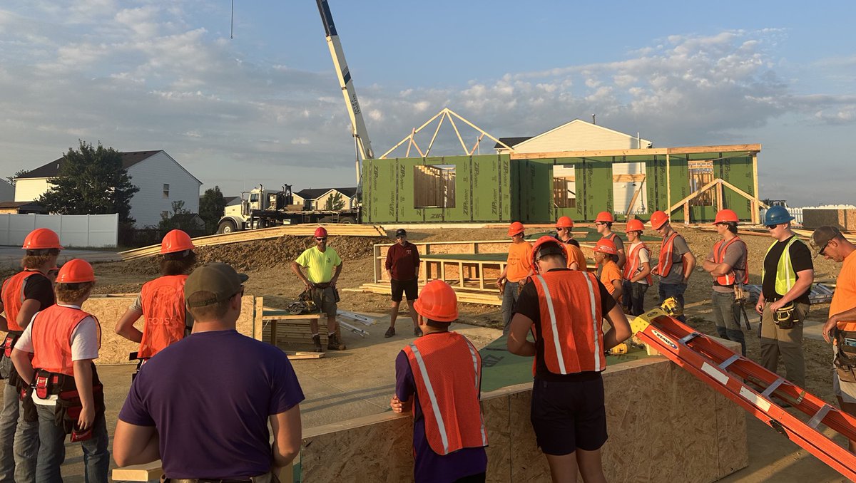 MrMeyersTBHS's tweet photo. Today, our @TbhsTech students had a fantastic day setting trusses on the Tech house! This hands-on experience is a highlight for our students and teachers, bringing classroom skills to life. A huge thank you to our business partner, Dan Heitman with Builders Bloc, for his invaluable support and guidance. Your partnership makes these opportunities possible! 🏗️ #ConstructionTrades #HandsOnLearning