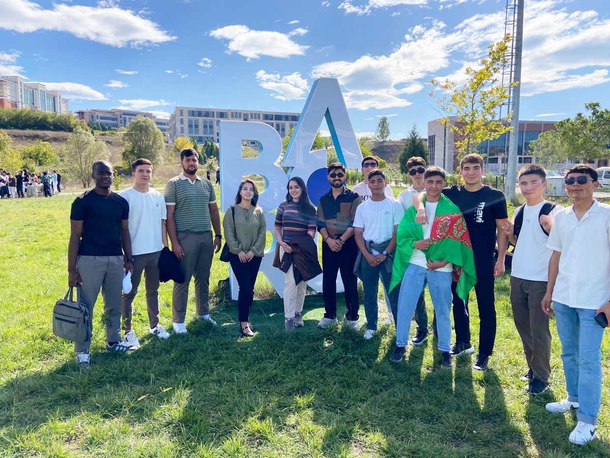 Bartın Üniversitesi Hoş Geldiniz Şenliği✨
Yeni akademik yıla coşkuyla başladık! 
TÖMER ailesi olarak biz de şenlikte yerimizi aldık, öğrencilerimizle birlikte keyifli ve renkli anlar yaşadık. 🤍
<a href="/profdraakkaya/">Prof. Dr. Ahmet AKKAYA</a> <a href="/baruedutr/">Bartın Üniversitesi</a> <a href="/gumuss/">Selçuk Gümüş</a> <a href="/sozdenizbocek/">Sabriye Özdeniz Böcek</a> <a href="/Bartinuni_ISO/">BartınUni ISO</a> <a href="/isobartinkulubu/">İso Kulübü Bartın</a>