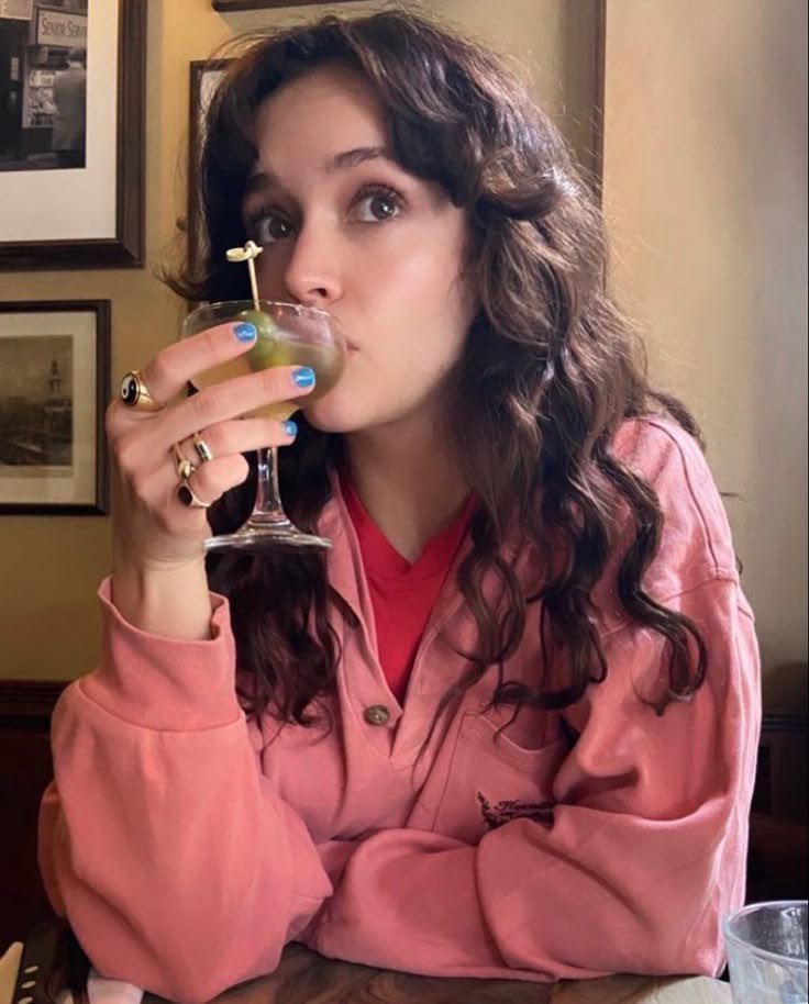 posting one picture of olivia cooke everyday before house of the dragon s3 comes out

day 89, 90, 91 &amp; 92