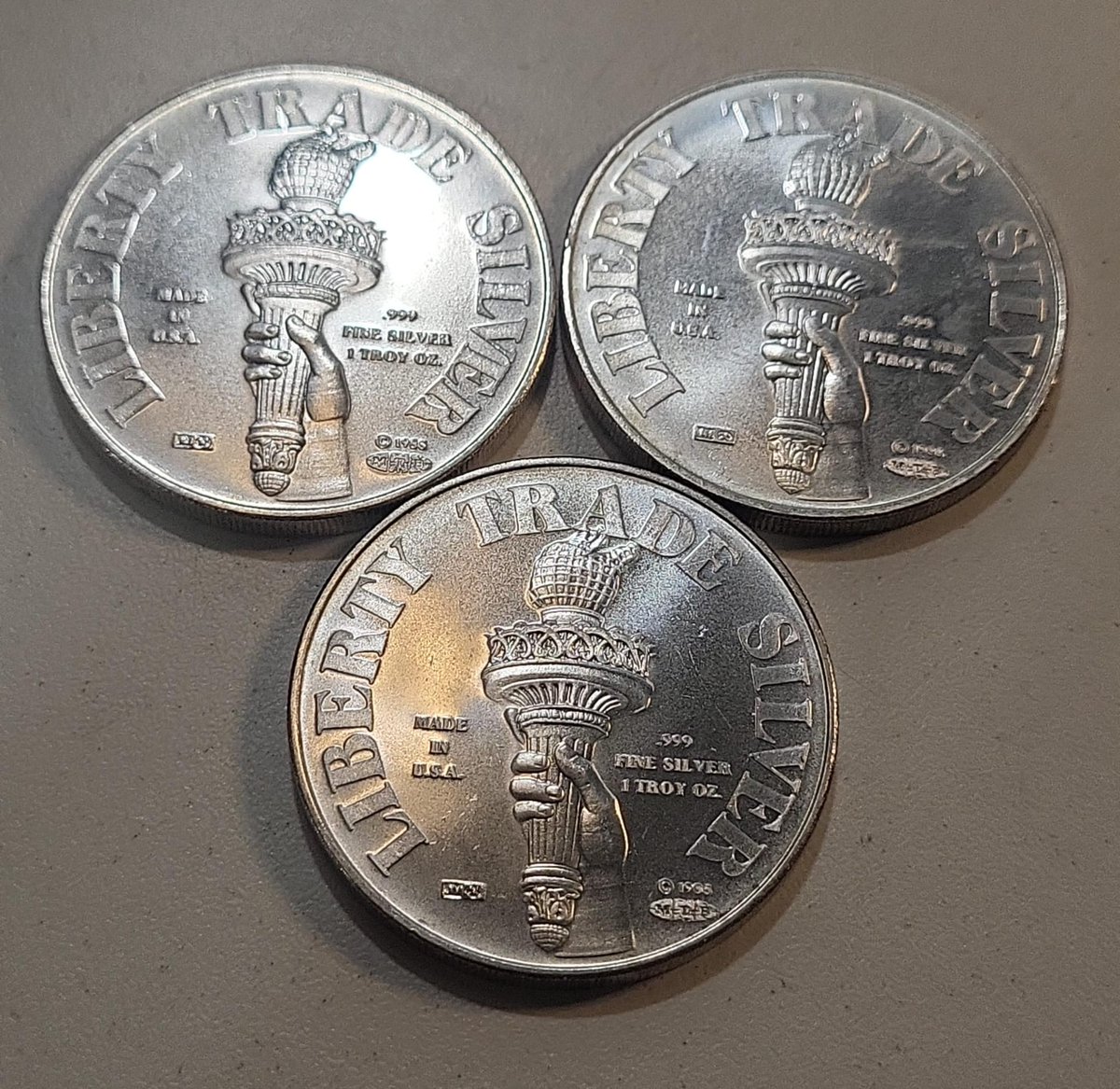 SilverBarStackr's tweet photo. Lot of 3x Johnson Matthey 1985 🗽 MTB Liberty Trade 🗽 1oz Silver Rounds

$199 Pre-Bid on @whatnot:
https://t.co/cP85RlEngx

#Vintage #Silver #Bar #MTB #JohnsonMatthey #JM #JMC #Stacker #Gold #PreciousMetals #Platinum #Palladium #Rare #Bullion https://t.co/r1EOS7S0Wq