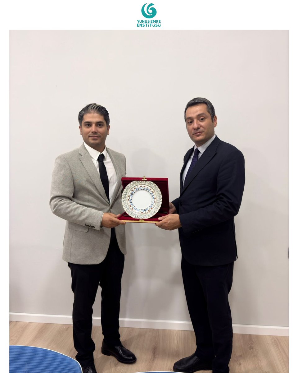 yeeazerbaycan's tweet photo. Bakü Yunus Emre Enstitüsünün organizatörlüğünde, Bakü Slavyan Üniversitesinde Prof. Dr. Halit Eren tarafından “Balkanlarda Türkler ve Türk Kültürü” konulu konferans verildi.
🎓 Konferansa akademisyenler ve öğrenciler büyük ilgi gösterdi.
#yeeorgtr #yeebaku #balkanlardatürkler https://t.co/cQ4rmdTFXi