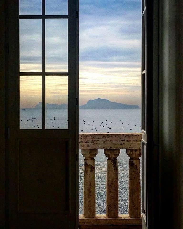 #VersoIlCambiamento 
#SalaLettura 
La vita è un po’ come una porta aperta:puoi restare al di qua,ancorata ad un passato
puoirestare ferma su una soglia ad aspettare,che qualcosa arriverà oppure variarla  e andare incontro al futuro 
G.Stella
<a href="/Mercurimc/">mariac mercuri</a>
<a href="/forgetmenot297/">Margaret</a>
<a href="/mi_oro13/">Ilary ღ</a>