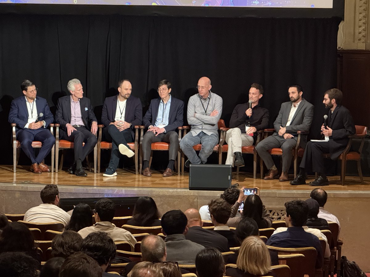 MountSinaiNeuro's tweet image. At #NYBCI25: “#BCI Trials Today &amp;amp; Tomorrow” 
mod @IkeSwetlitz (@business) w/ Drs @tomoxl (@synchroninc), Rapoport (@PrecisionNeuro_), Robinson (@MotifNeuro), Solzbacher (@BlackrockNeuro_), @mtlawton (@BarrowNeuro), @Matt_R_Angle (@Paradromics) &amp;amp; @michaelivanmd (@UMneurosurgery).