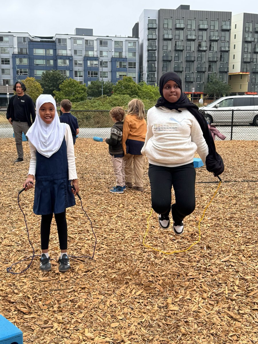 Impact_PSWA's tweet photo. Impact | Salish Sea Elementary scholars #playbig using their imaginations and their athletic ability to be active and collaborate in games together! 🏈🪢 https://t.co/P9MGzM7LdZ