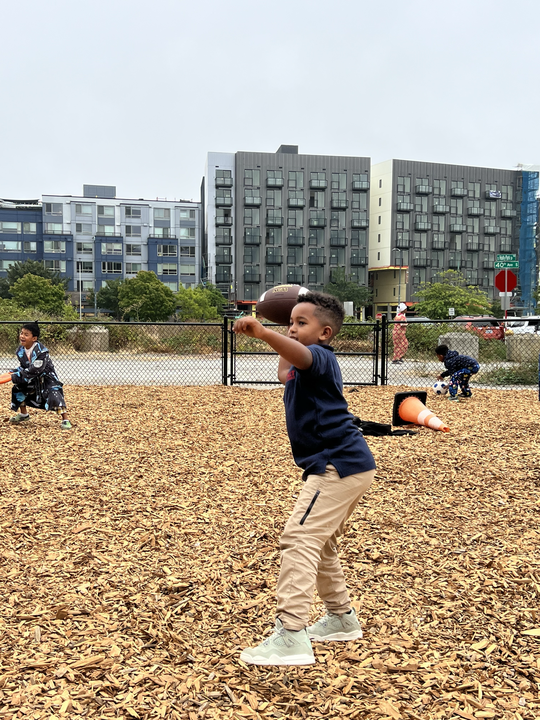 Impact_PSWA's tweet photo. Impact | Salish Sea Elementary scholars #playbig using their imaginations and their athletic ability to be active and collaborate in games together! 🏈🪢 https://t.co/P9MGzM7LdZ