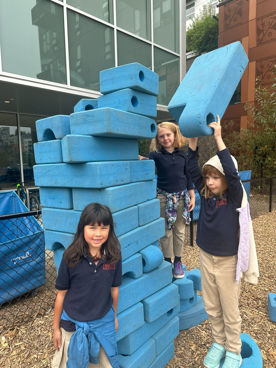 Impact_PSWA's tweet photo. Impact | Salish Sea Elementary scholars #playbig using their imaginations and their athletic ability to be active and collaborate in games together! 🏈🪢 https://t.co/P9MGzM7LdZ