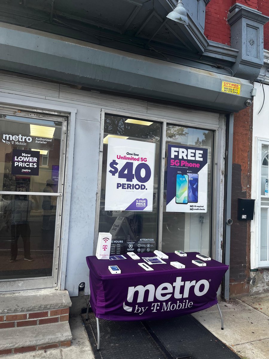 PCGPrepaidBiz's tweet image. It’s a table outside kinda day! 💜#metrobytmobile