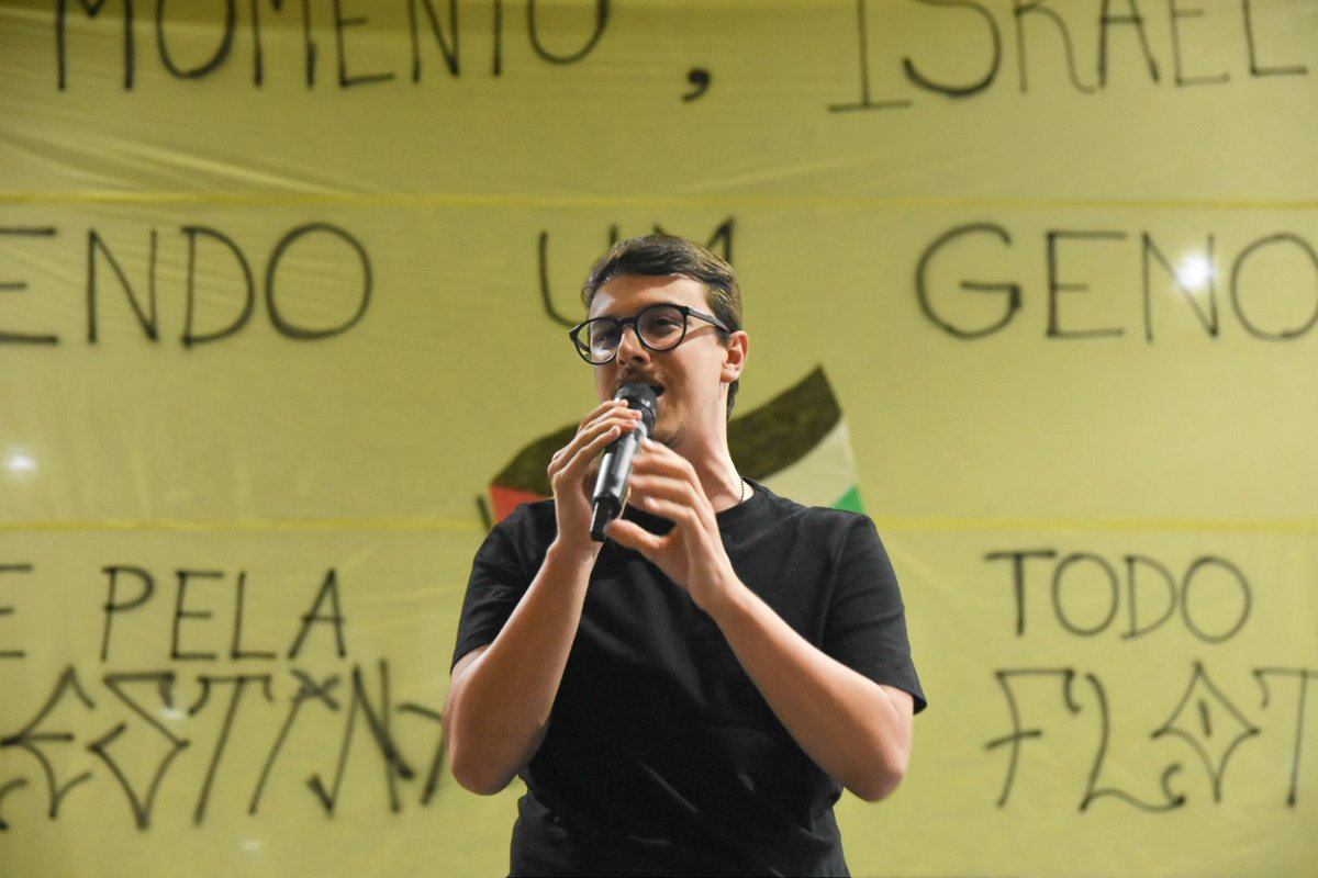 cortezpsol's tweet photo. Ontem, na USP.

Em defesa da universidade pública contra a extrema-direita desocupada que não tem nada melhor pra fazer do que tentar arrumar confusão com estudante. https://t.co/9IOiJmgb0h