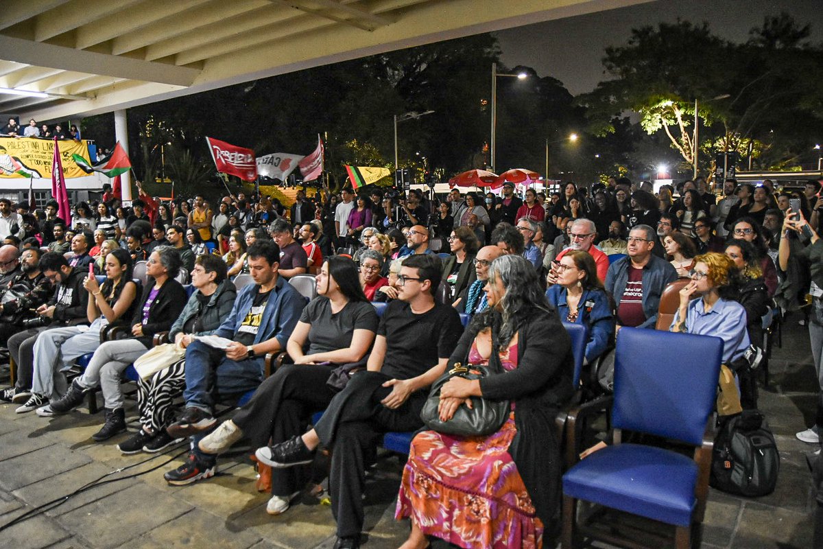 cortezpsol's tweet photo. Ontem, na USP.

Em defesa da universidade pública contra a extrema-direita desocupada que não tem nada melhor pra fazer do que tentar arrumar confusão com estudante. https://t.co/9IOiJmgb0h