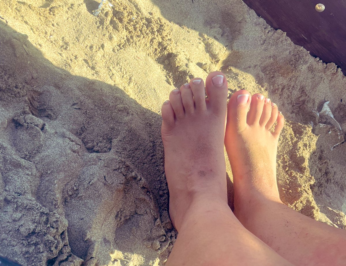 0rManataa's tweet photo. Eccomi dopo un bel periodo di pausa❤️

#feet #fetish #piedi #french #DM #likeme #summer https://t.co/4430IVhdam