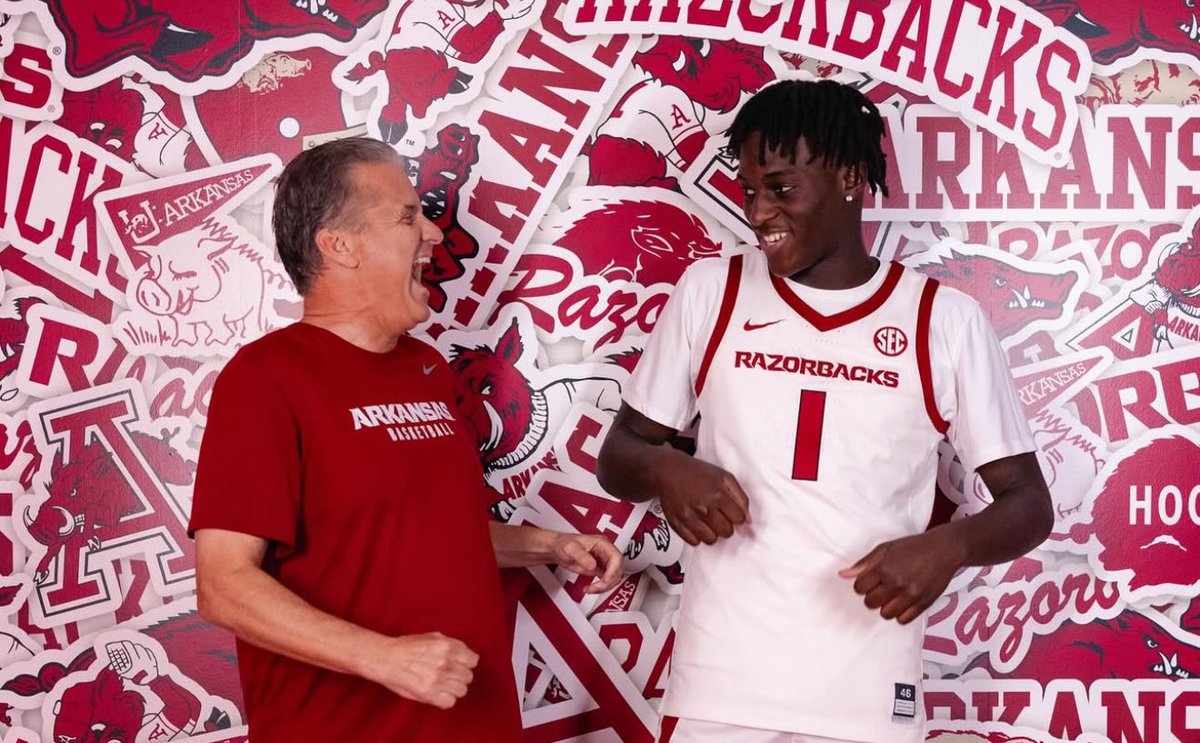 DSTRKT Digital (@dstrktdigital) on Twitter photo BREAKING: 4 ⭐️ Abdou Toure (<a href="/AbdouToure36/">Abdou Toure</a>) has announced his commit to Arkansas
In this breakdown, we see how Toure will fit in under Razorbacks Head Coach John Calipari 
Full article 👇
dstrktdigital.com/varsity-vault/… BREAKING: 4 ⭐️ Abdou Toure (<a href="/AbdouToure36/">Abdou Toure</a>) has announced his commit to Arkansas
In this breakdown, we see how Toure will fit in under Razorbacks Head Coach John Calipari 
Full article 👇
dstrktdigital.com/varsity-vault/…