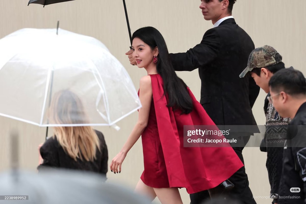 daisydiary916's tweet image. ถ้ารอด #Gettyimage คือรอดหมด แล้วนี่ไม่ใช่แค่รอดอ่ะแต่คือโคตรดี ทำอะไรหนูจิ๋วไม่ได้ซักนิด ❤️ #zhangruonan #จางรั่วหนาน #ParisFashionWeek #GivenchyBrandAmbassador #GivenchyXZhangruonan