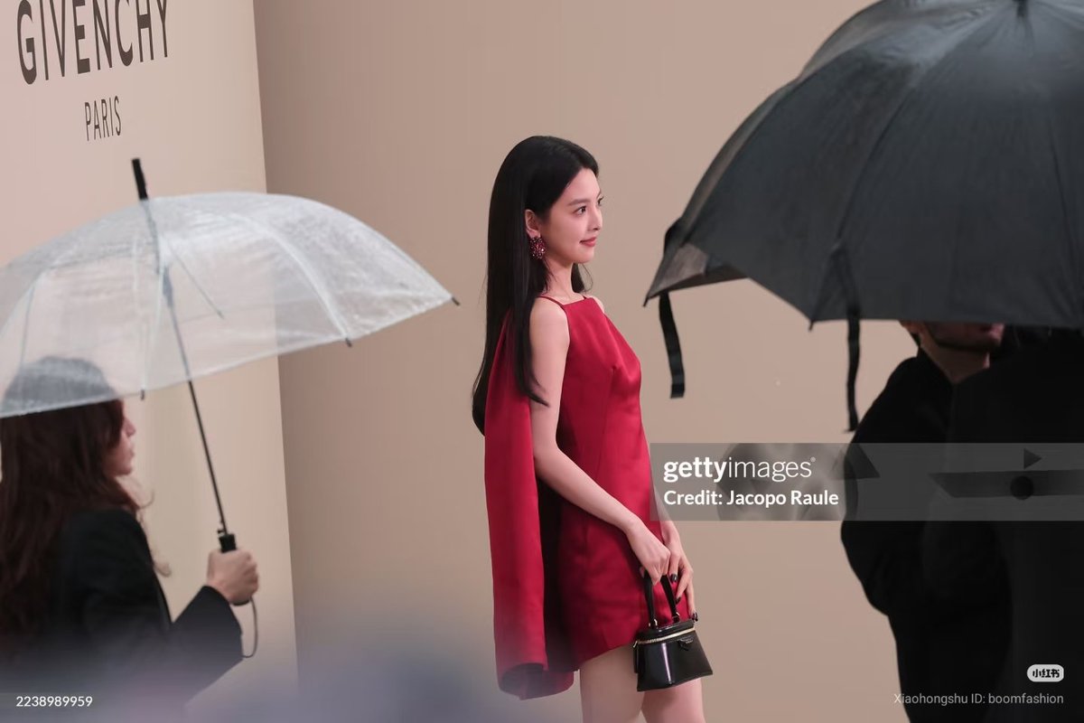 daisydiary916's tweet image. ถ้ารอด #Gettyimage คือรอดหมด แล้วนี่ไม่ใช่แค่รอดอ่ะแต่คือโคตรดี ทำอะไรหนูจิ๋วไม่ได้ซักนิด ❤️ #zhangruonan #จางรั่วหนาน #ParisFashionWeek #GivenchyBrandAmbassador #GivenchyXZhangruonan