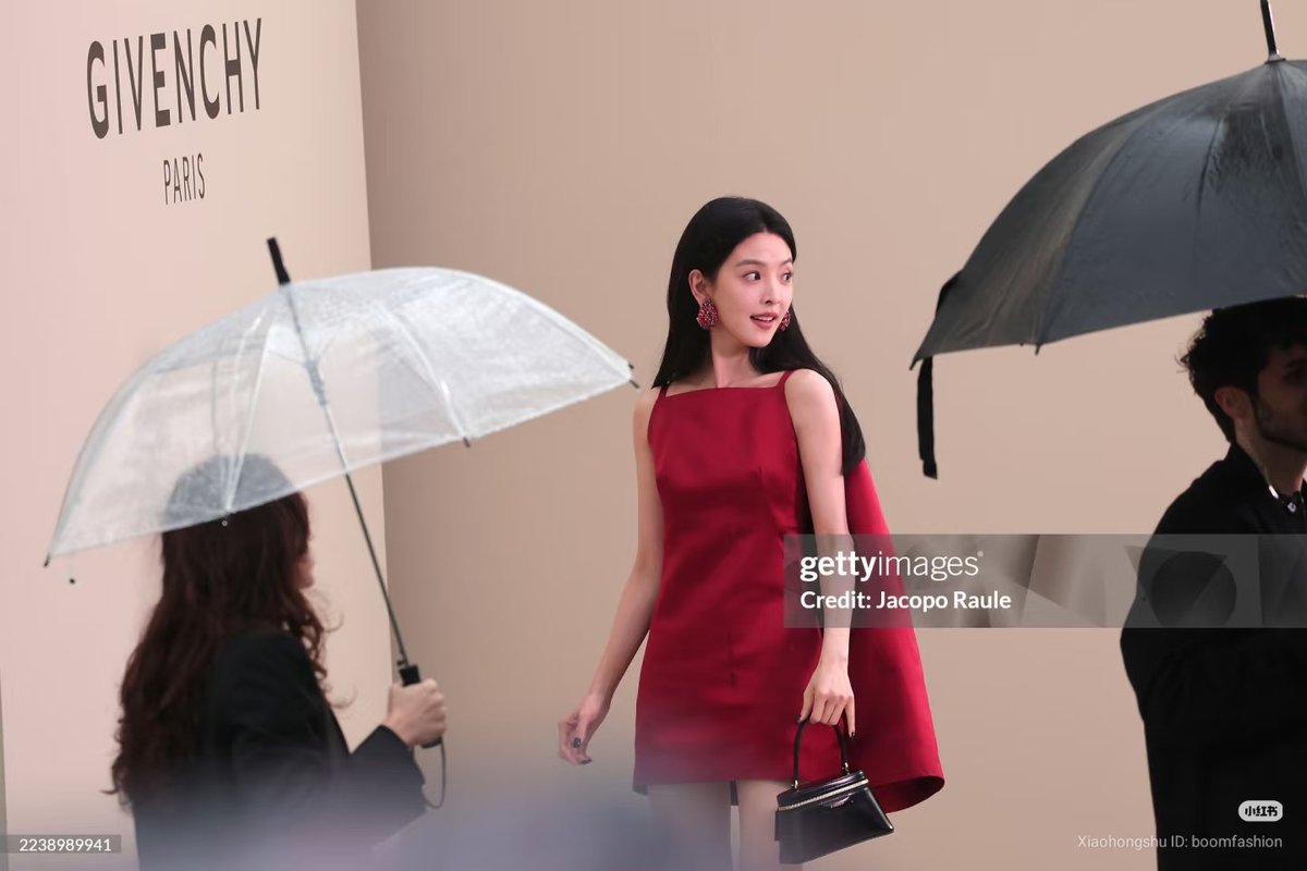 daisydiary916's tweet image. ถ้ารอด #Gettyimage คือรอดหมด แล้วนี่ไม่ใช่แค่รอดอ่ะแต่คือโคตรดี ทำอะไรหนูจิ๋วไม่ได้ซักนิด ❤️ #zhangruonan #จางรั่วหนาน #ParisFashionWeek #GivenchyBrandAmbassador #GivenchyXZhangruonan