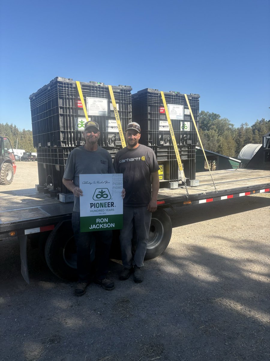 Multi-generational family that have been loyal customers since I began selling for <a href="/PioneerSeedsCA/">Pioneer Seeds Canada</a> #Pioneer100