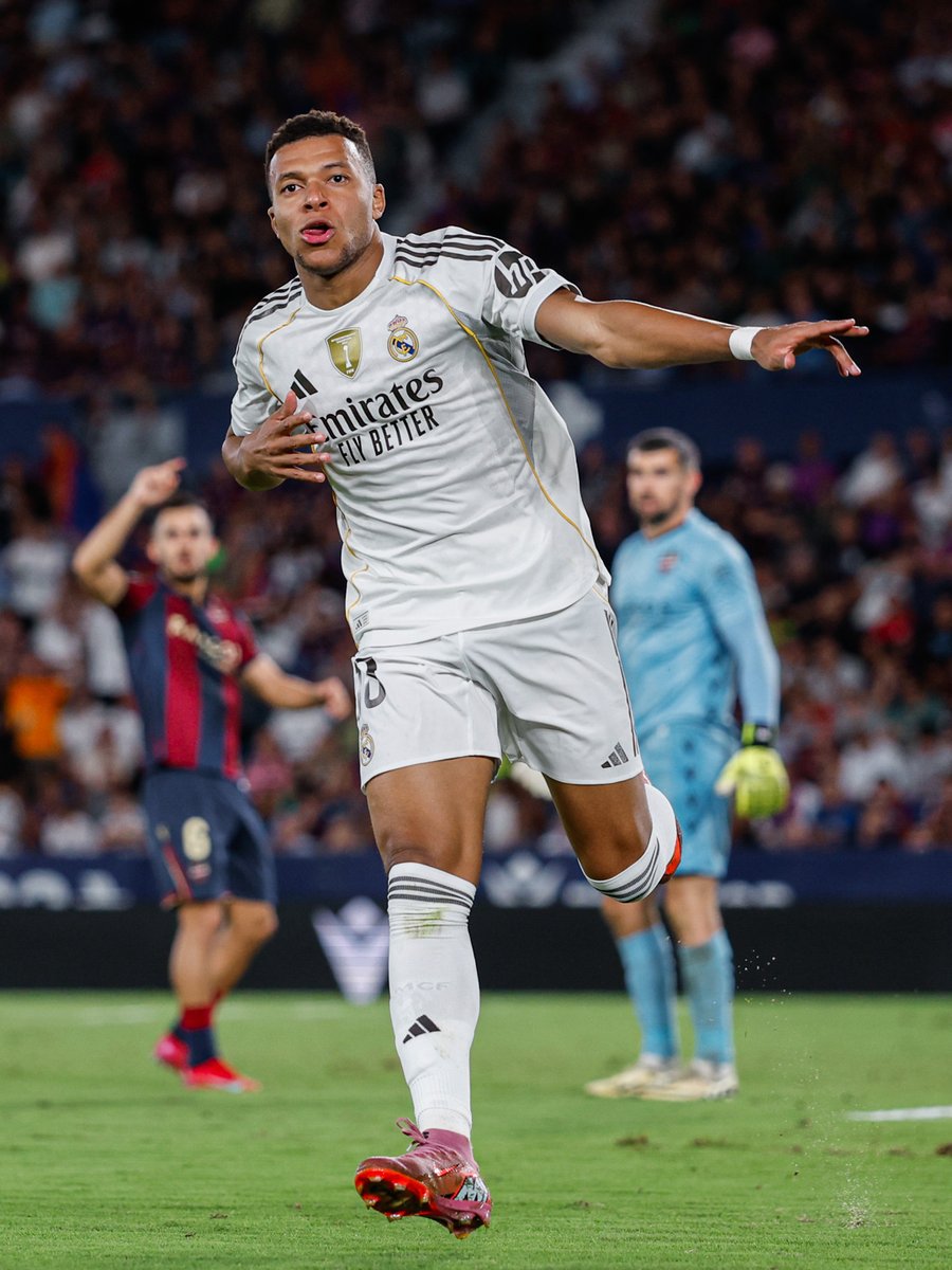 👏 Congratulations, <a href="/KMbappe/">Kylian Mbappé</a>!
✨ #JugadorCincoEstrellas · September
⚽ @FutbolMahou