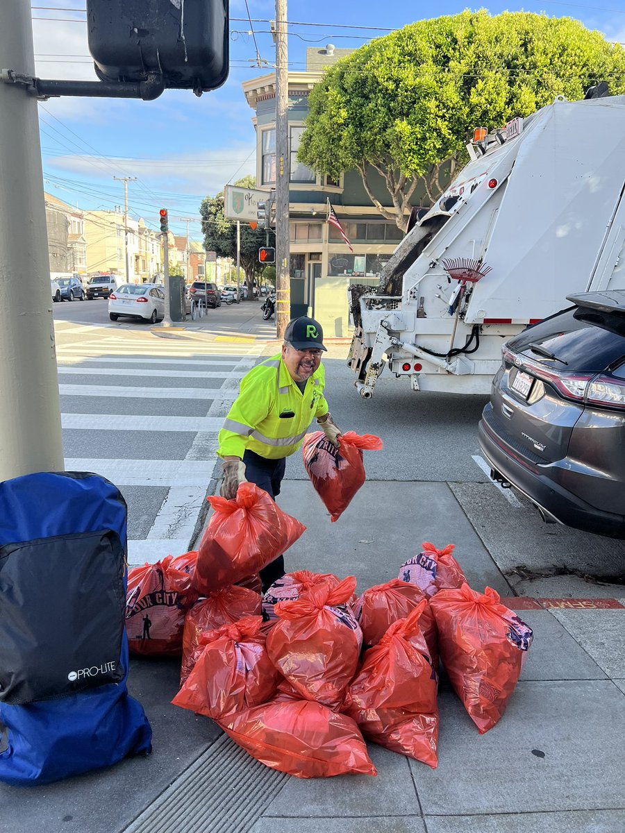 RefuseRefuseSF's tweet image. Good morning San Francisco!
Nice turnout nice and early at the Morning Coffee Cleanup hosted by Tastebuds on Balboa St in the Inner Richmond. 16 bags of trash hauled away by @RecologySF.
32 cleanups to choose from this weekend. Every day is Earth Day in SF.