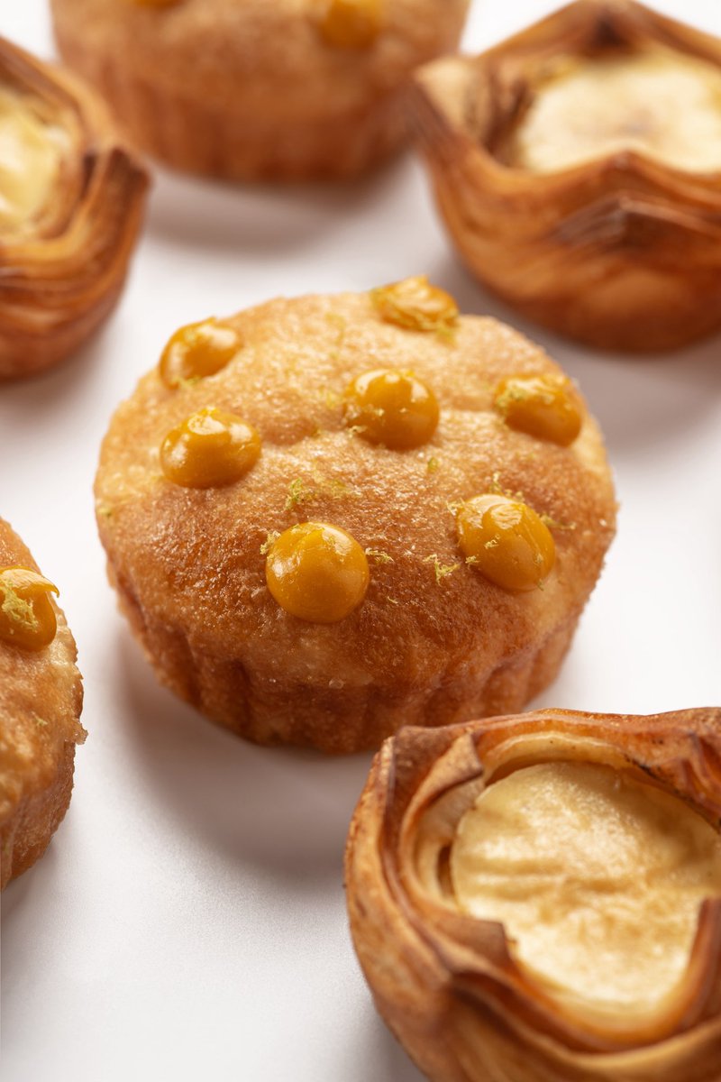 Colette la Brioche exotique 🧡 venez la goûter samedi matin. Dégustation dans nos 7 boutiques. Brioche parfumée aux zestes de citron vert et cœur coulant à la mangue 🥭 
vincentguerlais.com 
Vincent Guerlais Agitateur de Papilles pâtissier, maître chocolatier #Nantes