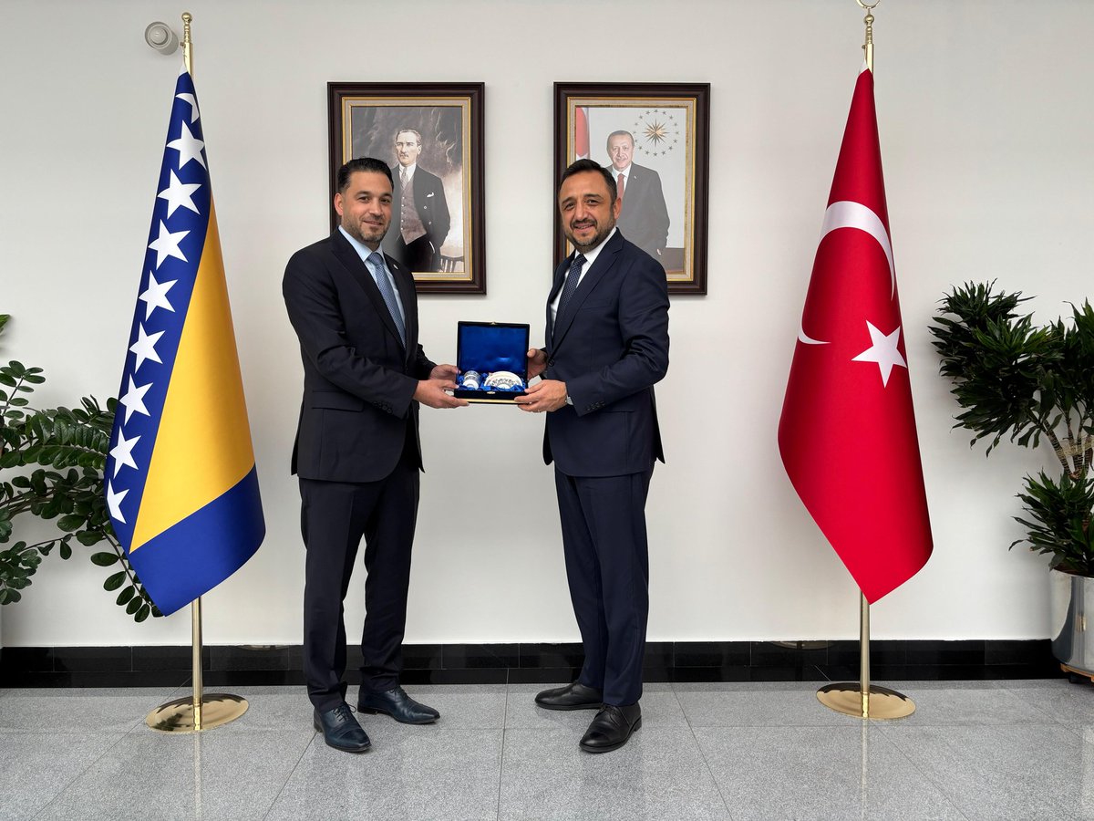 U_I_D's tweet image. 📍Bosna Hersek - Saraybosna
UID Genel Başkanımız Kenan Aslan, Bölge Genel Kurulu için bulunduğu Bosna Hersek'te T.C. Saraybosna Büyükelçisi Sayın Emin Akseki'yi ziyaret etti.
Misafirperverlikleri için Sayın Büyükelçimize teşekkür ederiz. 
#UID