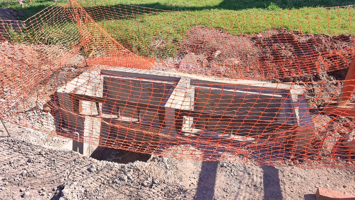 Lomas de Alberdi 🚧👷‍♂️

Avanza la obra de pavimento definitivo.
La intervención incluye construcción de cordón cuneta y eliminación de zanjas, previo a la pavimentación de las calles.

Seguimos trabajando en mejorar la infraestructura de cada barrio 💪