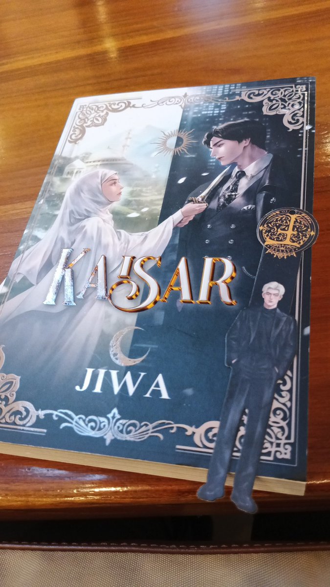 chrovesasoir's tweet photo. For those who wander here...

After 3 months, finally back to my little café-reading ritual.🥰🌌 Still ready this novel~

#bookdate #cafebook #novel https://t.co/xFzAG2C0Ay