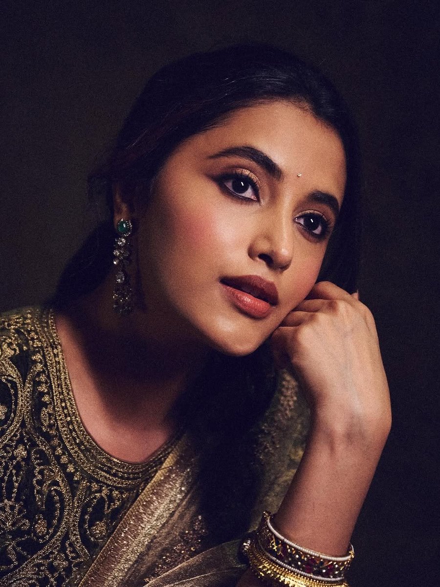 DreamerT96's tweet image. #PAM #PriyankaArulMohan 
Jolikura face beauty 😍