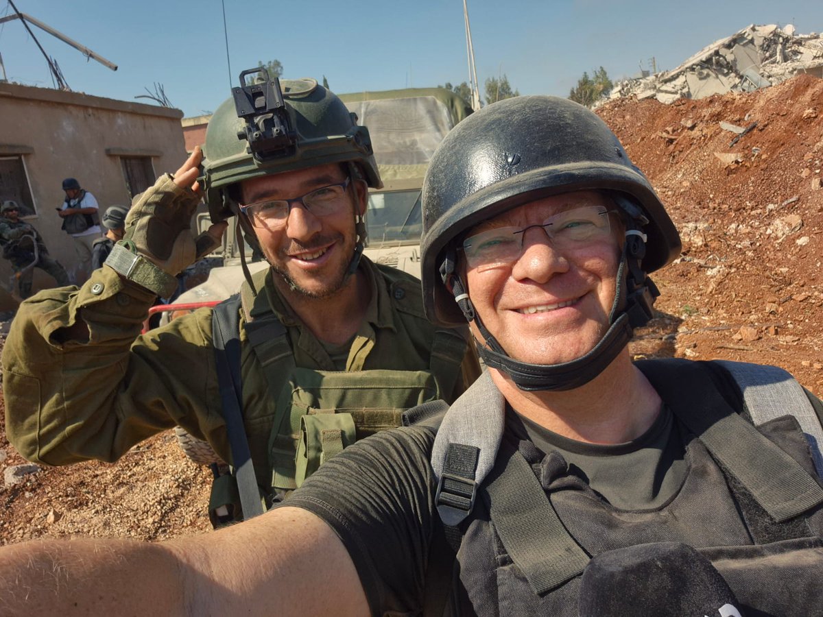 הצפון איבד היום את אחד האנשים היקרים שהיו כאן. ליבנה שלוי. הישראלי היפה. תרם המון לחברה בגולן ובמדינה. תמיד עם חיוך. הוא עשה מאות ימי מיל'. לפני כשנה נפגשנו במקרה בלבנון. היום הוא מת במפתיע מעקיצת צרעה, בדרכו - בטיול בגולן. עצוב כל כך.
תנחומי להודיה ולילדים. 
יהי זכרו ברוך.