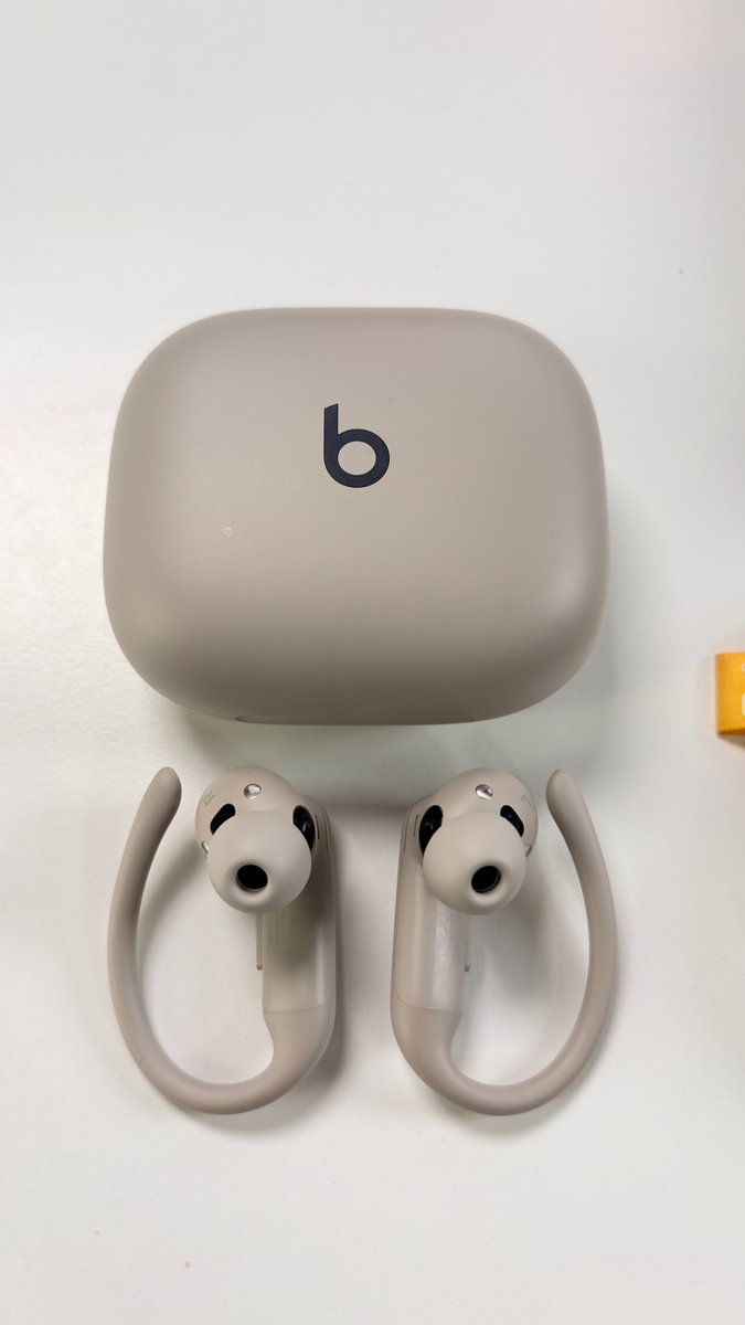 jojothetechie's tweet image. Selling my Powerbeats Pro 2 in Quick Sand for the low. Earwax-free and barely used and its original packaging. Only had them for 3 months but got the new Airpods now. $150 shipped (U.S. only). Hit me up if interested.