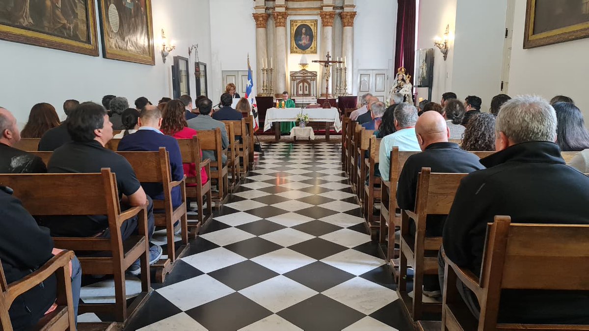 🕊️ ANEF organizó encuentro en memoria de Hugo Morales Lobos, gasfíter que falleció en La Moneda el 2024 cumpliendo sus funciones. En la ceremonia participó la familia de Hugo y representantes de FENAPAL.  Luego, ANEF acompañó a la familia a la misa desarrollada en La Moneda.