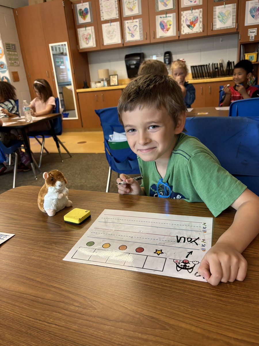 Every day I have a #TrustyHusky be Humphrey’s Helper. Their job is to teach Humphrey our new high frequency words! 😊 #CPSbest