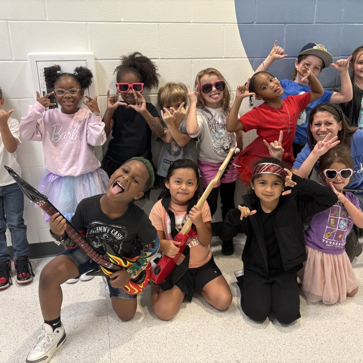 SpartanburgD5's tweet image. School ⚡️ROCKED ⚡️today at Wellford Academy! Students and teachers were all decked out for &quot;Rock Your School Day&quot; 🎸 What fun! 👏 #WeAreD5