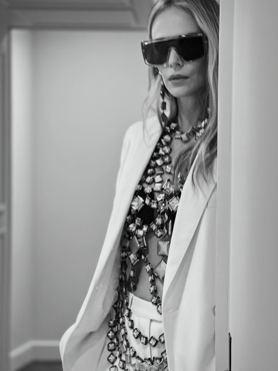 theronbrasil's tweet photo. “PARIS # Givenchy
💜Sarah Burton”

Charlize Theron | Instagram https://t.co/TIiBbviHUY
