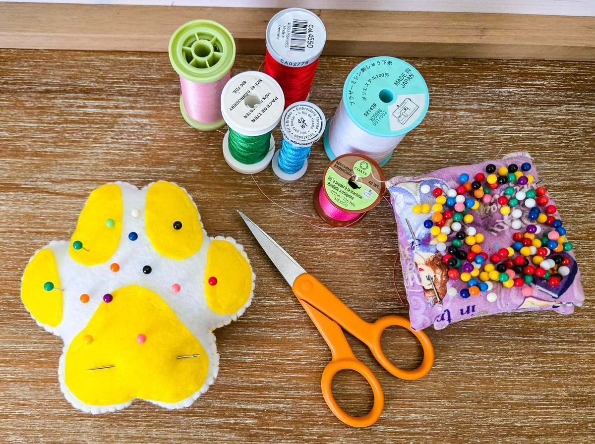 MinimalAbstrac1's tweet photo. For a dog loving sewing queen ๐ถ๐งต๐ชก
https://t.co/Q8Z7zEYif4
#etsygift #handmadehour #giftsforfriend #giftsforher #womaninbizhour #CraftBizParty #ChristmasGiftIdeas #HolidayShopping #GiftsForDogOwners #DogLovers #dogmom #SewingBee #craftwithconfidence #Pincushions #FridayFeeling https://t.co/AcjM8wex4n