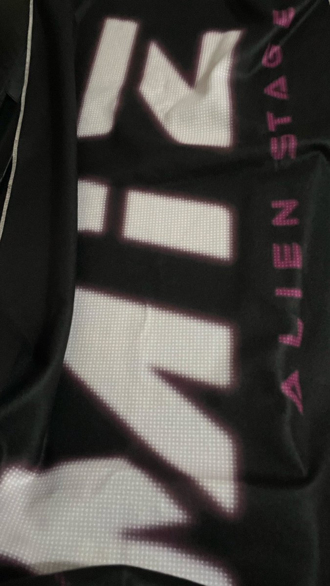 hinabns's tweet photo. wts lfb ph 🇵🇭 alien stage alnst merch

[Animate Top 6 Fair] 

MIZI Fabric Slogan (Animate’s purchase bonus)
1,855php + lsf

- no issues and just stored indoors

dm/reply to claim
strictly no cancellation https://t.co/xtbS0g39Oa