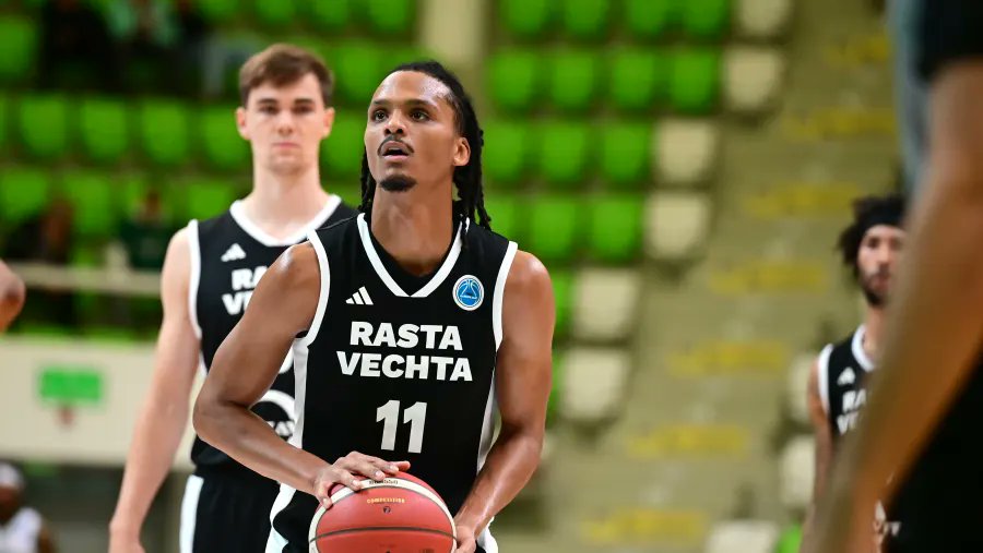 pallantiahoops's tweet photo. Alonzo Verge Jr has had excellent performances with @RastaVechta in his first 3 games, securing their first Basketball Bundesliga win and qualifying for the @FIBAEuropeCup 

The 26y 6'3/191 cm 🇺🇸 PG averaged:

- 18.7 Points
- 7.3 Assists
- 3.7 Rebounds
- 17.3 Efficiency https://t.co/R2wJcu1bSa