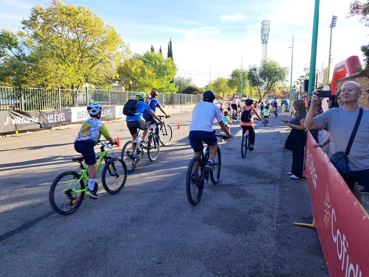 Se acaba de celebrar la marcha popular "Hermanos Herrada" by <a href="/grupoamiab/">amiab</a> con gran participación infantil 😀🚴‍♂️🚴‍♂️

La <a href="/uclm_es/">Universidad de Castilla-La Mancha</a> colabora en el evento al igual que mañana en la marcha senior que contará con 737 participantes 😅 <a href="/jesushl90/">Jesús Herrada López</a>