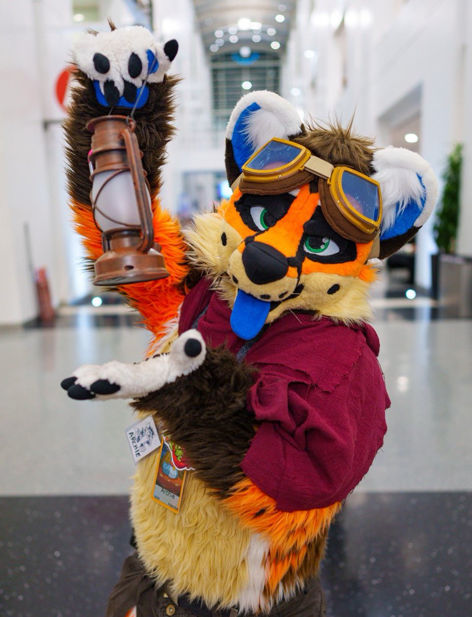 Hello! Yes, this is my lantern; I am very proud of it :3
📸: <a href="/flittingphotos/">Flitting Photography</a> (Antwelm on Furtrack)
🪡: <a href="/TheKarelia/">TheKareliaFursuits 🔜 NFC</a> 
#FursuitFriday #AnotherFurCon #AnthroSoCal