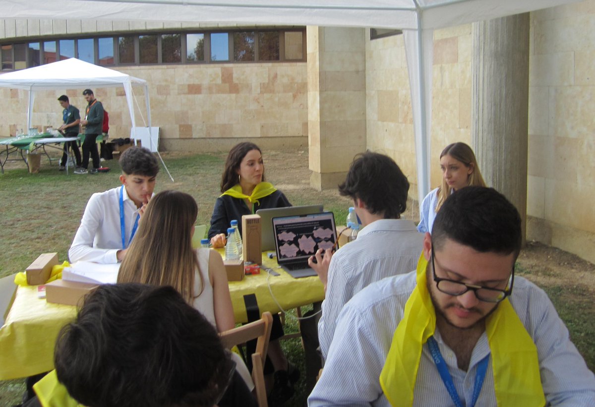 anatascon_'s tweet photo. Entre Datafórum y Datathon, y Datathon y Datafórum⚖️👩‍💻Qué gran experiencia!!
https://t.co/UiDz5WooJk 
@justiciagob 
@unileon https://t.co/vO2KmZxOya