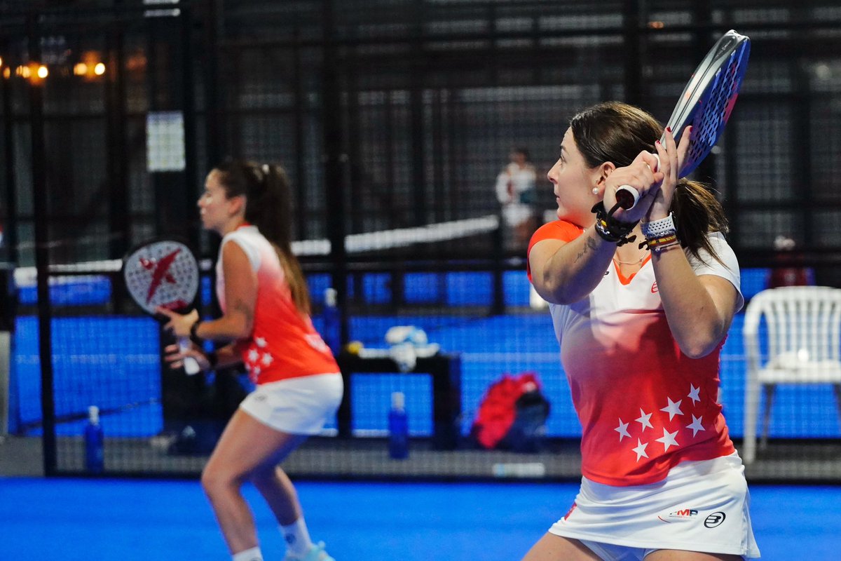 🏆🇪🇸 Campeonato de España de pádel por SSAA Absolutas

🚺 Nuestras chicas se estrenan con triunfo (5-0) frente al combinado de la Federación Extremeña, y disputarán mañana las semifinales 

👏🏻¡Vamos Madrid!

#soyfmpadel <a href="/padelfederacion/">Federación Española de Pádel</a> <a href="/bullpadelsport/">Bullpadel</a>  <a href="/fisiosaludmas/">Fisiosalud+</a>