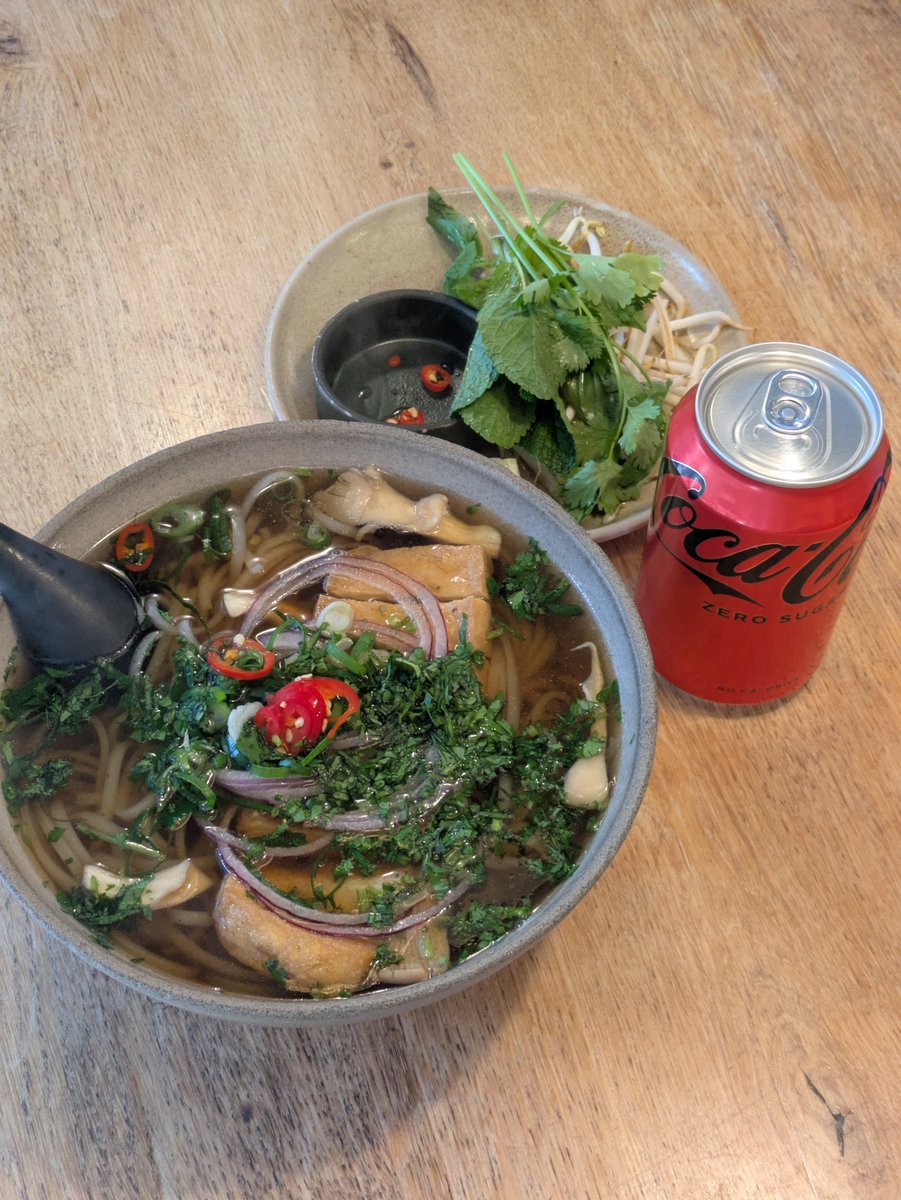 diet_cub's tweet photo. walked 10 km and had pho for dinner :)) https://t.co/X9SaOCeF5l