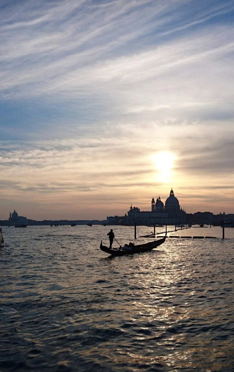 Ragazzi a domani...sperando che la giornata sia migliore 😘🤒🤧🫶 e mi raccomando fate i bravi...😁😁😁