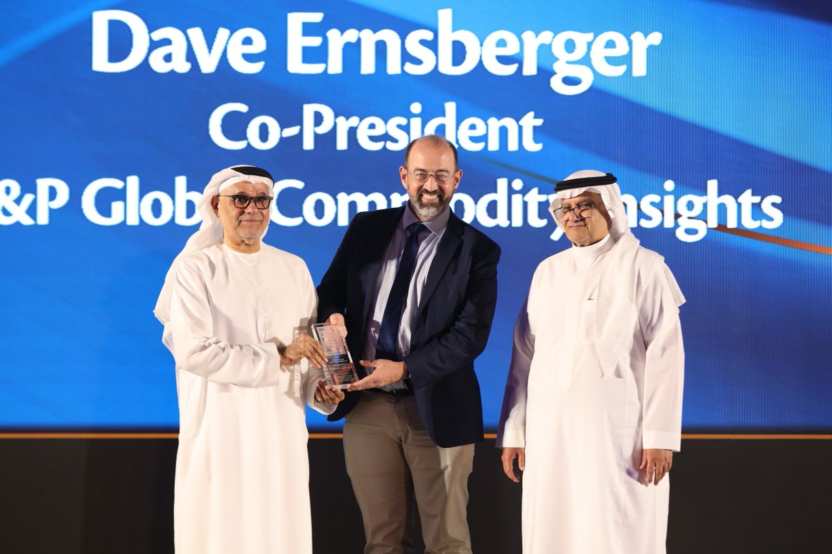 <a href="/SPGCI/">S&P Global Commodity Insights</a> Co-President <a href="/DaveErnsberger/">Dave Ernsberger</a> wins ‘𝗡𝗲𝘄 𝗦𝗶𝗹𝗸 𝗥𝗼𝗮𝗱 𝗖𝗘𝗢 𝗼𝗳 𝘁𝗵𝗲 𝗬𝗲𝗮𝗿 𝗔𝘄𝗮𝗿𝗱 𝗳𝗼𝗿 𝗣𝗿𝗶𝗰𝗶𝗻𝗴 &amp; 𝗜𝗻𝘁𝗲𝗹𝗹𝗶𝗴𝗲𝗻𝗰𝗲' for 'exceptional leadership/visionary stewardship’ advancing market transparency. See 𝟭:𝟱𝟮:𝟭𝟬: okt.to/DXcg1G